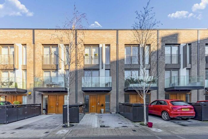 5 Bedroom Property To Rent In Bourke Close, London SW4