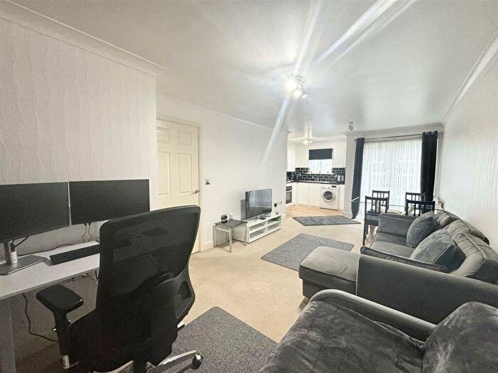 2 Bedroom Flat For Sale In Gower Place, Fleming Road, Chafford Hundred, RM16