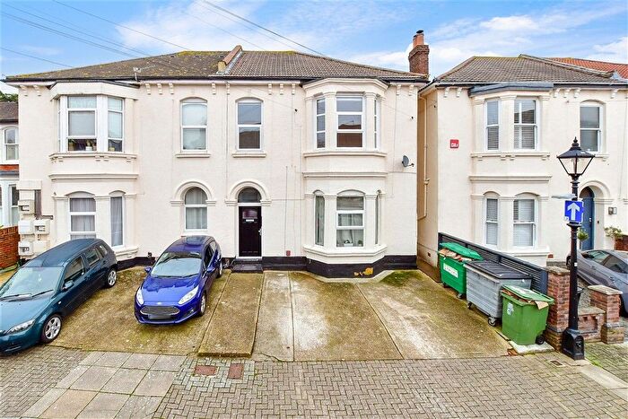 2 Bedroom Flat For Sale In Hereford Road, Southsea, Hampshire, PO5