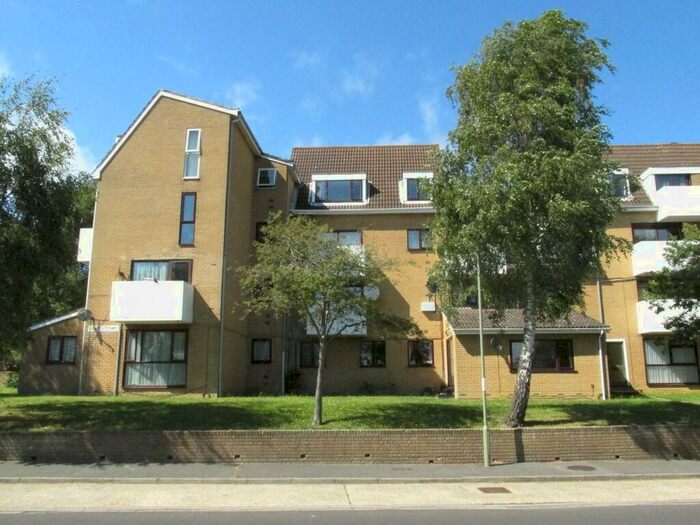 2 Bedroom Apartment To Rent In Fareham, PO14