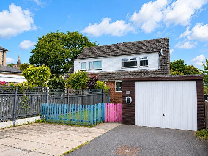 3 Bedroom Semi-Detached House For Sale In Albert Street, Wyke, Bradford, BD12