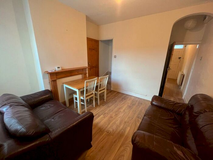 4 Bedroom Semi-Detached House To Rent In Westminster Road, Birmingham, B29