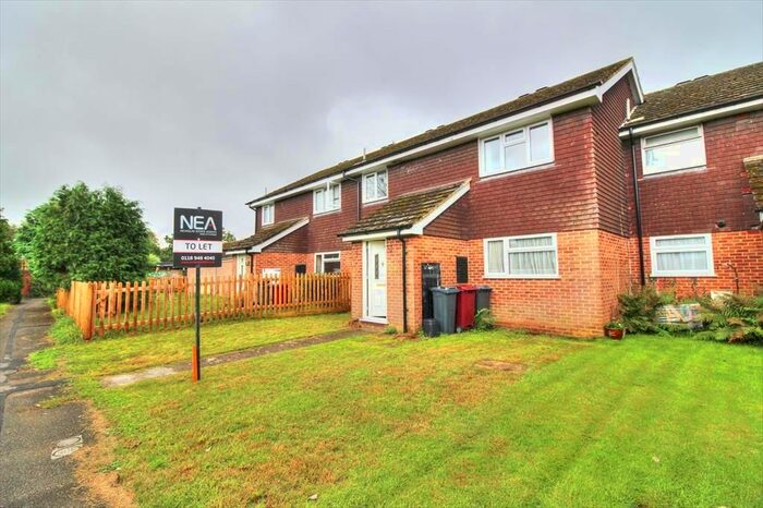 2 Bedroom Flat To Rent In Emmer Green Court, Caversham, Reading, RG4