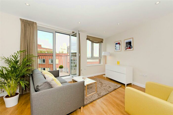 1 Bedroom Flat To Rent In Buckler Court, Eden Grove, N7
