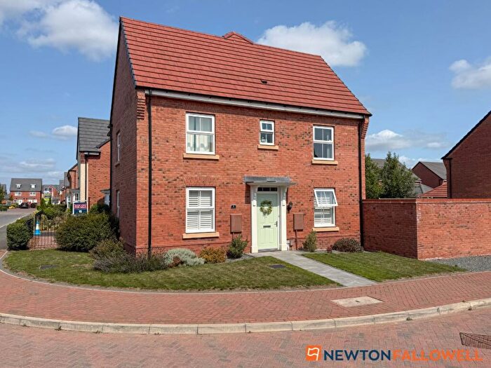 3 Bedroom Semi-Detached House For Sale In Whittle Way, Fernwood, NG24