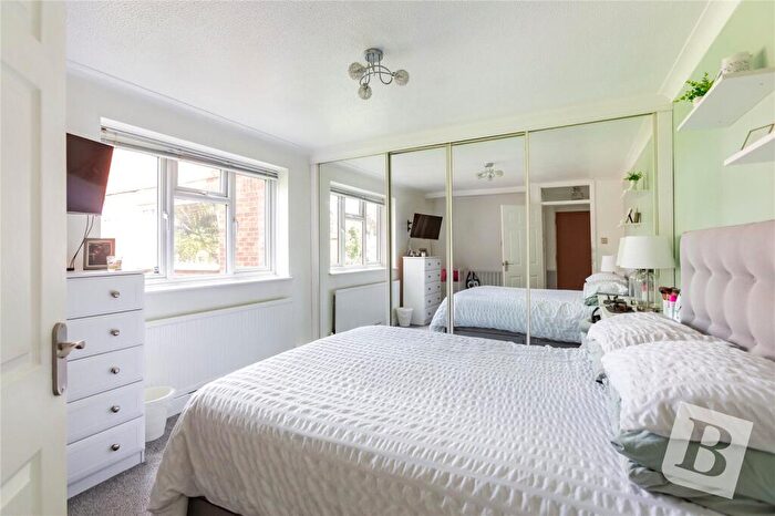 1 Bedroom Apartment For Sale In Park View Court, Haslemere Road, Wickford, Essex, SS11