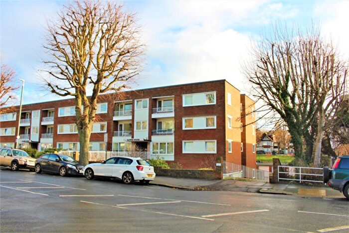 2 Bedroom Flat To Rent In Palmeira Avenue, Hove, East Sussex, BN3