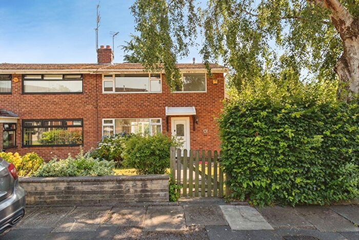 3 Bedroom Semi-Detached House For Sale In Ardenfield, Denton, Manchester, Greater Manchester, M34