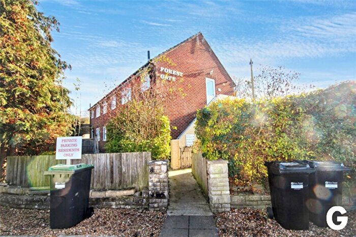 2 Bedroom Apartment For Sale In Hightown Road, Ringwood, Hampshire, BH24