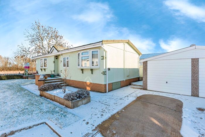 2 Bedroom Mobile/park Home For Sale In Allington Gardens, Allington, Grantham, NG32