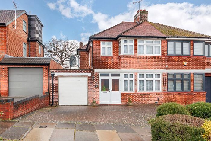3 Bedroom Semi Detached House For Sale In Lowther Drive, EN2