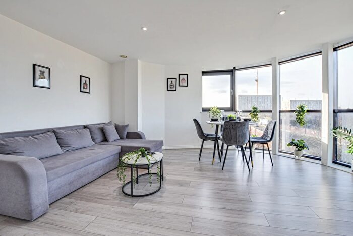 2 Bedroom Flat To Rent In Middlewood Street, Salford, M5