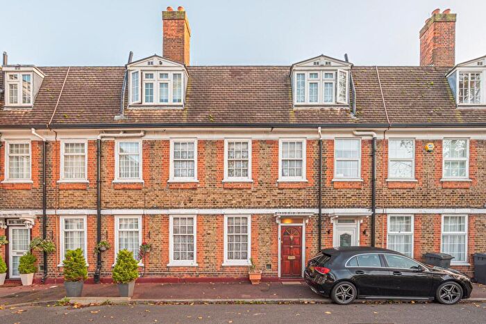 3 Bedroom Flat For Sale In Aeroville, Colindale, London, NW9