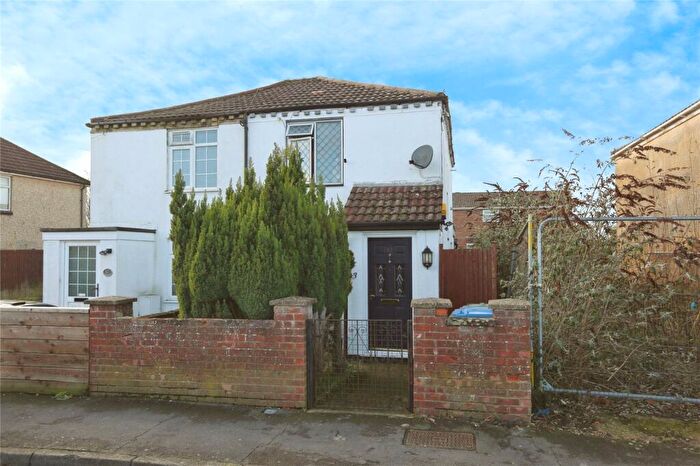 2 Bedroom Semi Detached House For Sale In Commercial Street, Southampton, Hampshire, SO18