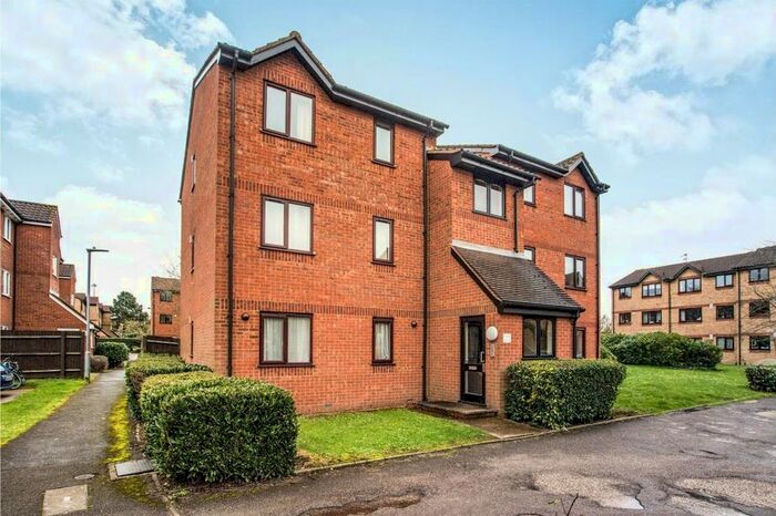 1 Bedroom Flat To Rent In Courtlands Close, Watford, WD24