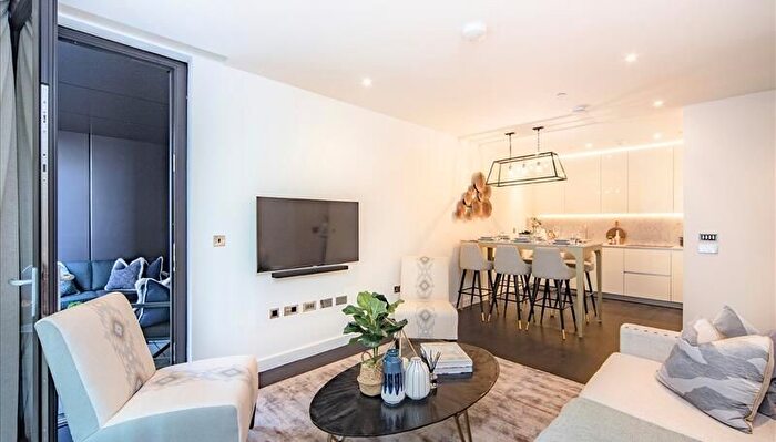 2 Bedroom Flat To Rent In Charles Clowes Walk, London, SW11