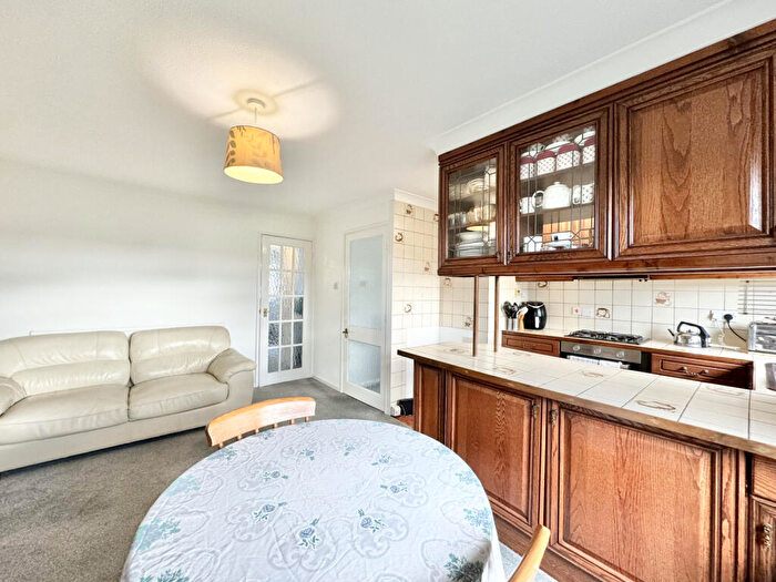 2 Bedroom Semi-Detached Bungalow For Sale In Glamis Close, Garforth, LS25
