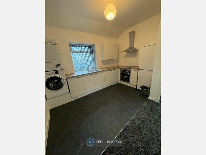 2 Bedroom Flat To Rent In Standish Street, Burnley, BB11