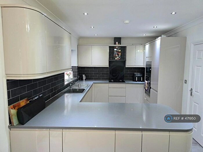 4 Bedroom Semi-Detached House To Rent In Forest Road, Sutton, SM3