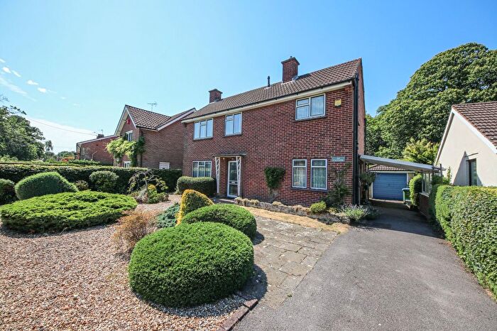 3 Bedroom Detached House For Sale In Pine Drive, Thornhill Park, SO18