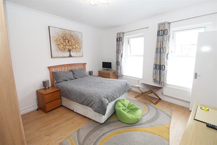 2 Bedroom Flat To Rent In Salisbury Road, Cathays, Cardiff, CF24