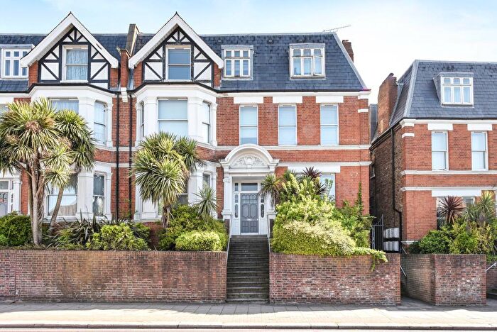 2 Bedroom Apartment To Rent In Finchley Road, Hampstead, NW3