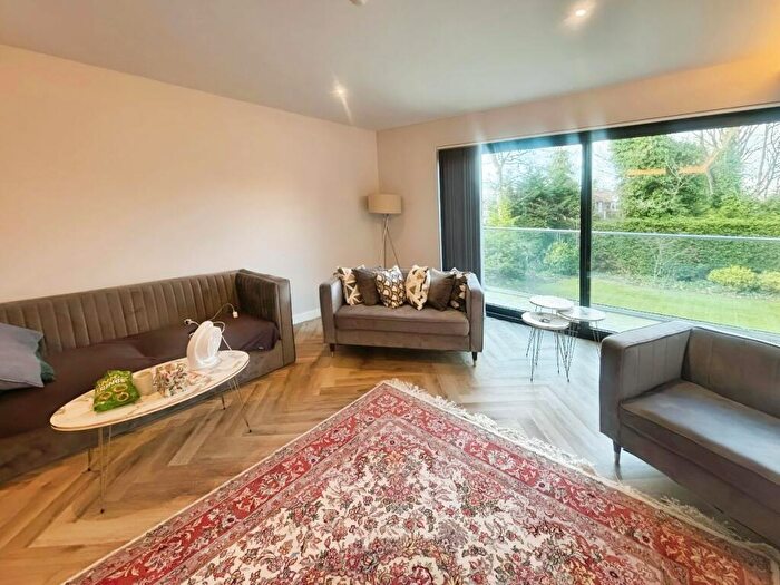 3 Bedroom Apartment To Rent In Upper Park Road, Salford, M7