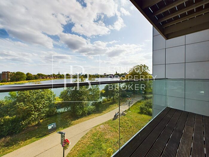 3 Bedroom Flat To Rent In Waterside Apartments, Woodberry Down, N4