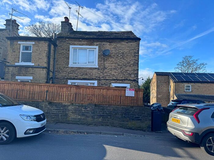 3 Bedroom Cottage To Rent In Rastrick Common, Brighouse, HD6