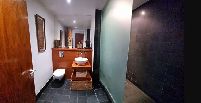 2 Bedroom Flat For Sale In The Edge, Clowes Street Salford, M3