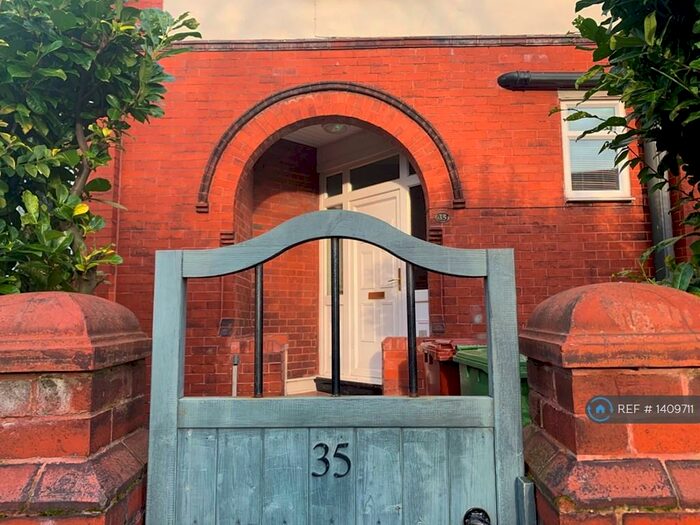 6 Bedroom Semi-Detached House To Rent In Milverton Road, Manchester, M14