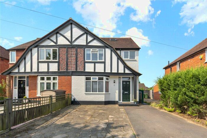4 Bedroom House To Rent In Garden Road, Walton-on-Thames, Surrey, KT12