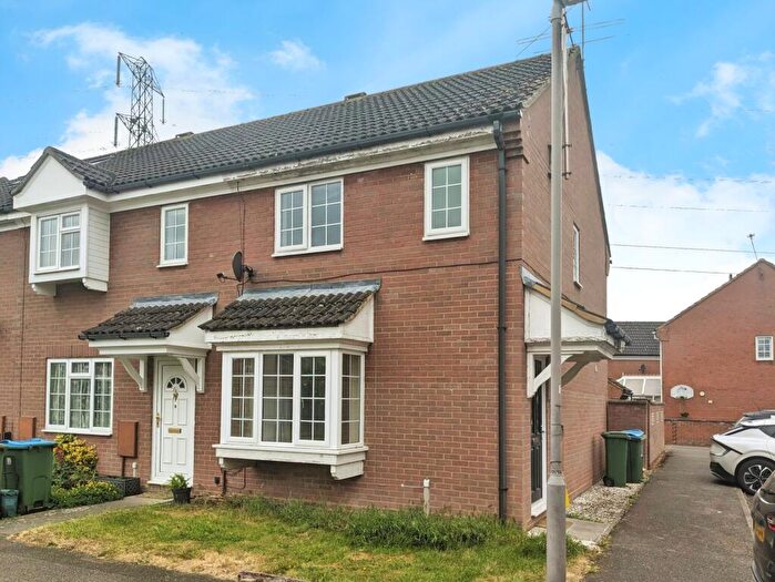 3 Bedroom Terraced House To Rent In Lavender Walk, Aylesbury, Buckinghamshire, HP21