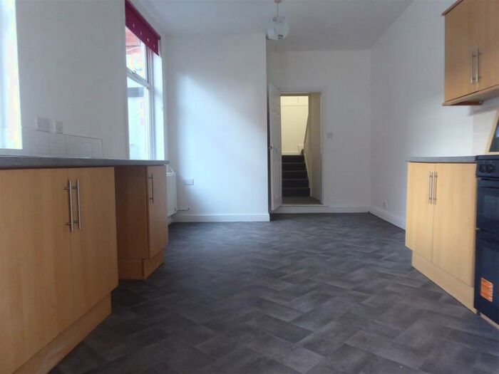 2 Bedroom Flat To Rent In Newland Avenue, Hull, HU5