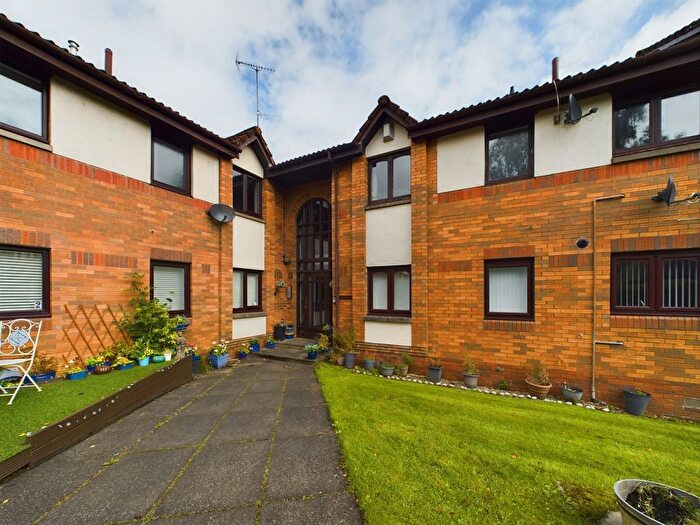 2 Bedroom Flat To Rent In The Paddock, Clarkston, Glasgow, G76