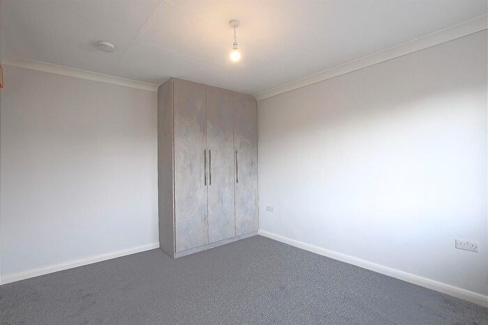 5 Bedroom Semi-Detached House To Rent In Oakfield Road, Ashford, TW15