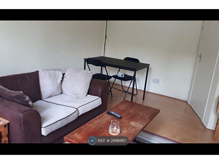 2 Bedroom Flat To Rent In Bardwell Court, St. Albans, AL1