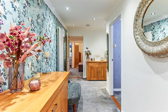 2 Bedroom Detached Bungalow For Sale In Whitebeam Close, Horndean, PO8