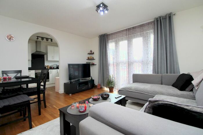 1 Bedroom Flat To Rent In Crowthorne Close, London, SW18