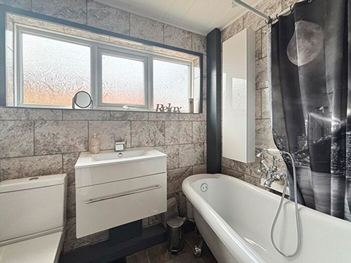 2 Bedroom Bungalow For Sale In Dover Road, Brightlingsea, Colchester, CO7