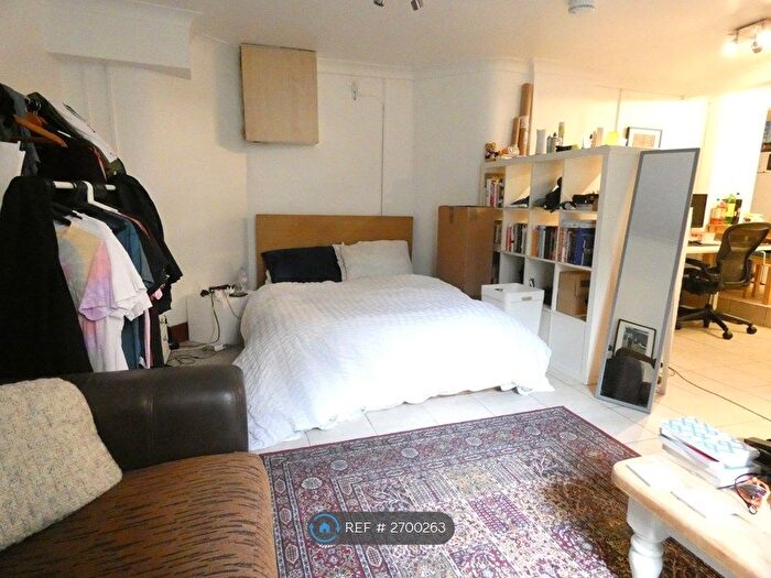 Studio To Rent In Albion Road, London, N16
