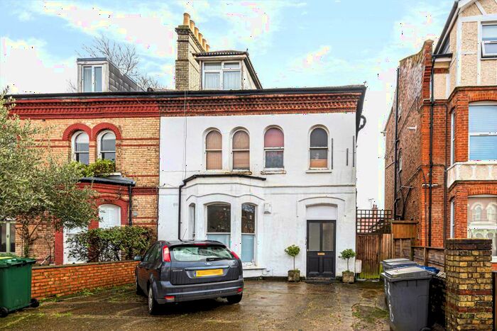 Apartment To Rent In Ballards Lane, Finchley, N3
