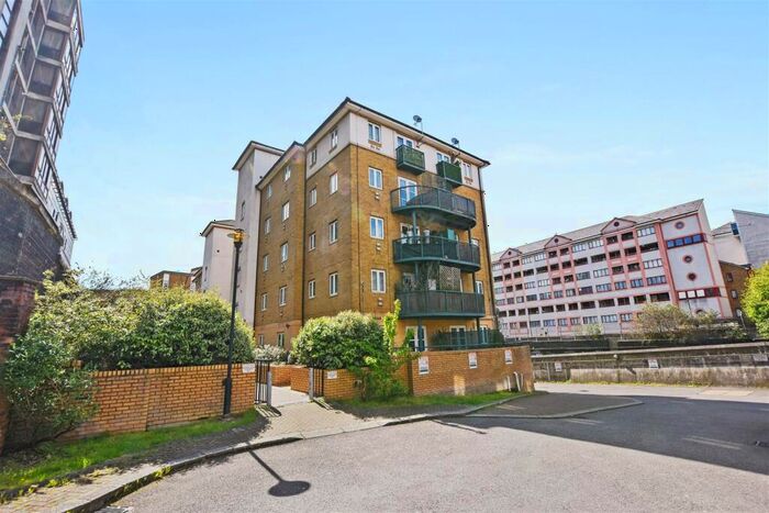 1 Bedroom Apartment For Sale In Lorne Close, London, NW8