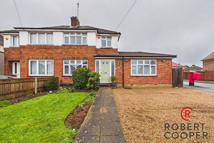 4 Bedroom Semi Detached House For Sale In Woodlands Avenue, Ruislip, HA4
