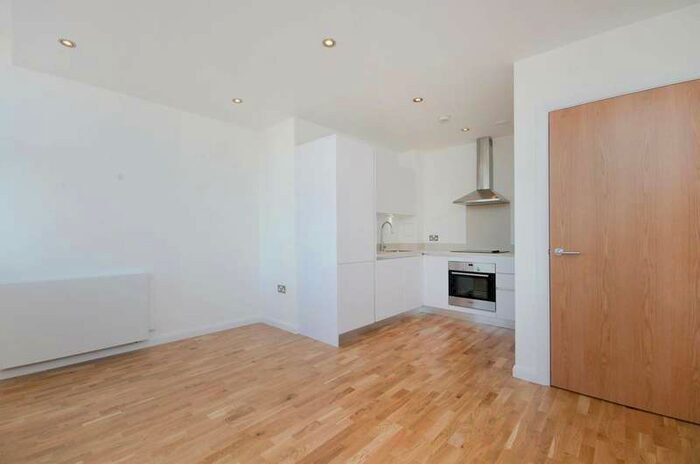 1 Bedroom Flat To Rent In Streatham High Road, Streatham Hill, SW16