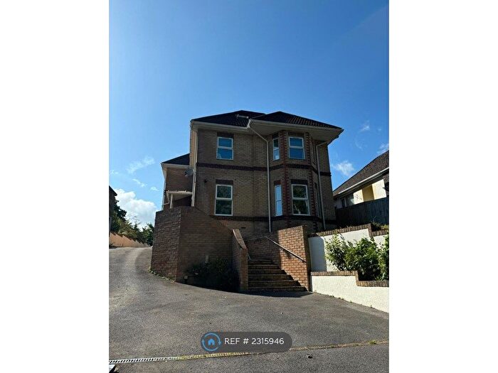 2 Bedroom Flat To Rent In Sebastian Court, Poole, BH12