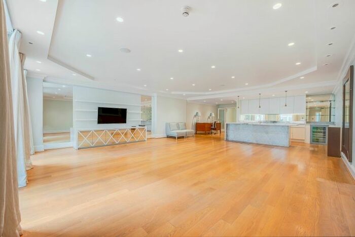 3 Bedroom Flat To Rent In Porchester Gate, Bayswater Road, London, W2