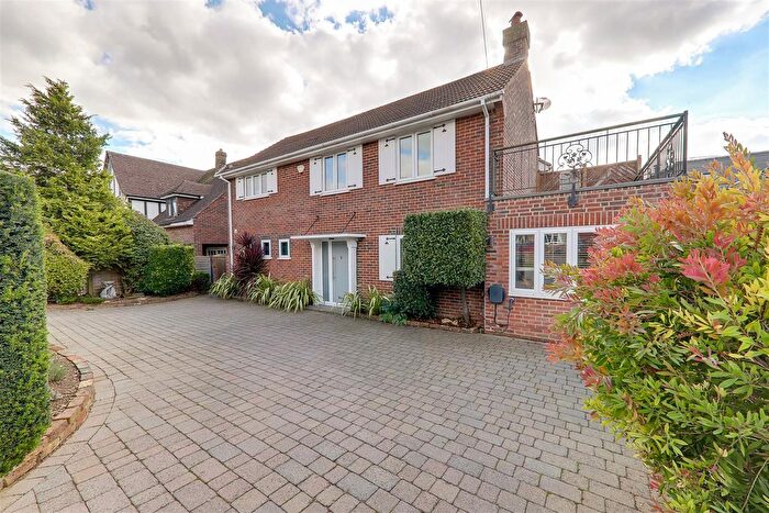 5 Bedroom Detached House For Sale In Hillside Avenue, Broadwater, Worthing, BN14