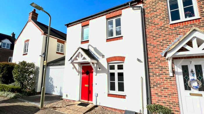 3 Bedroom Semi-Detached House To Rent In Hobbs Square, Petersfield, GU31