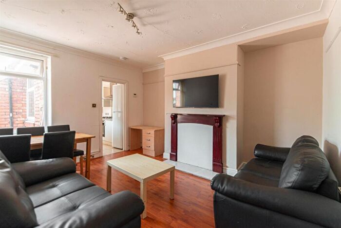 5 Bedroom Maisonette To Rent In Brandon Grove, Sandyford, Newcastle Upon Tyne, NE2